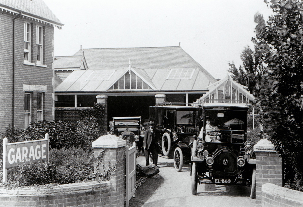 Swanage first licensed motor taxis in 1910. Thomas Bennett, a Londoner by birth, ran his fleet from the garage at Lynden Hall in Ulwell Road