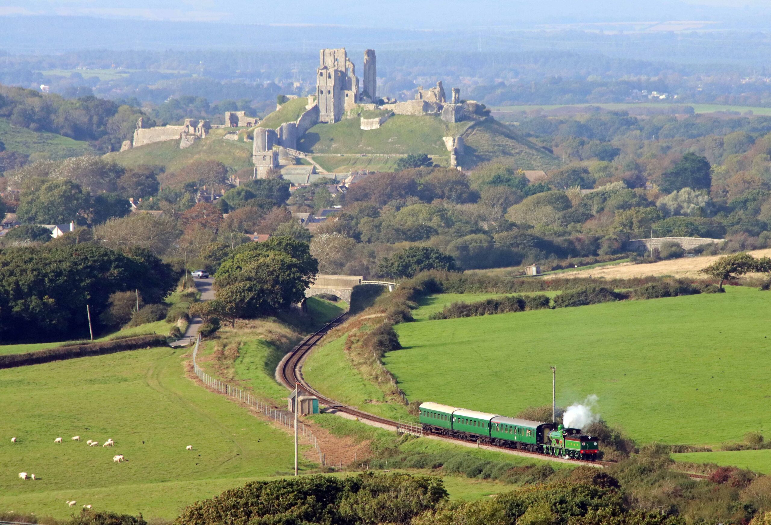 The T3 563 with Corfe Castle in the background | Credit: Andre PM Wright