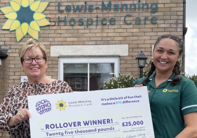 Lottery winner Jackie Shanahan with staff nurse Hannah Quick